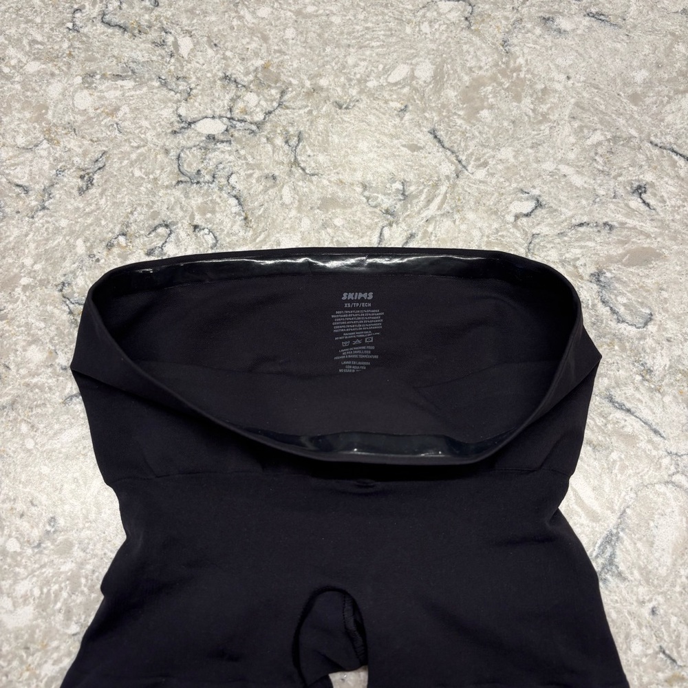 SKIMS Butt Lifting Shorts with Seamless Sculpt NWOT - Picture 8 of 9